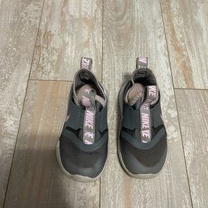 Nike sneakers gray size 7